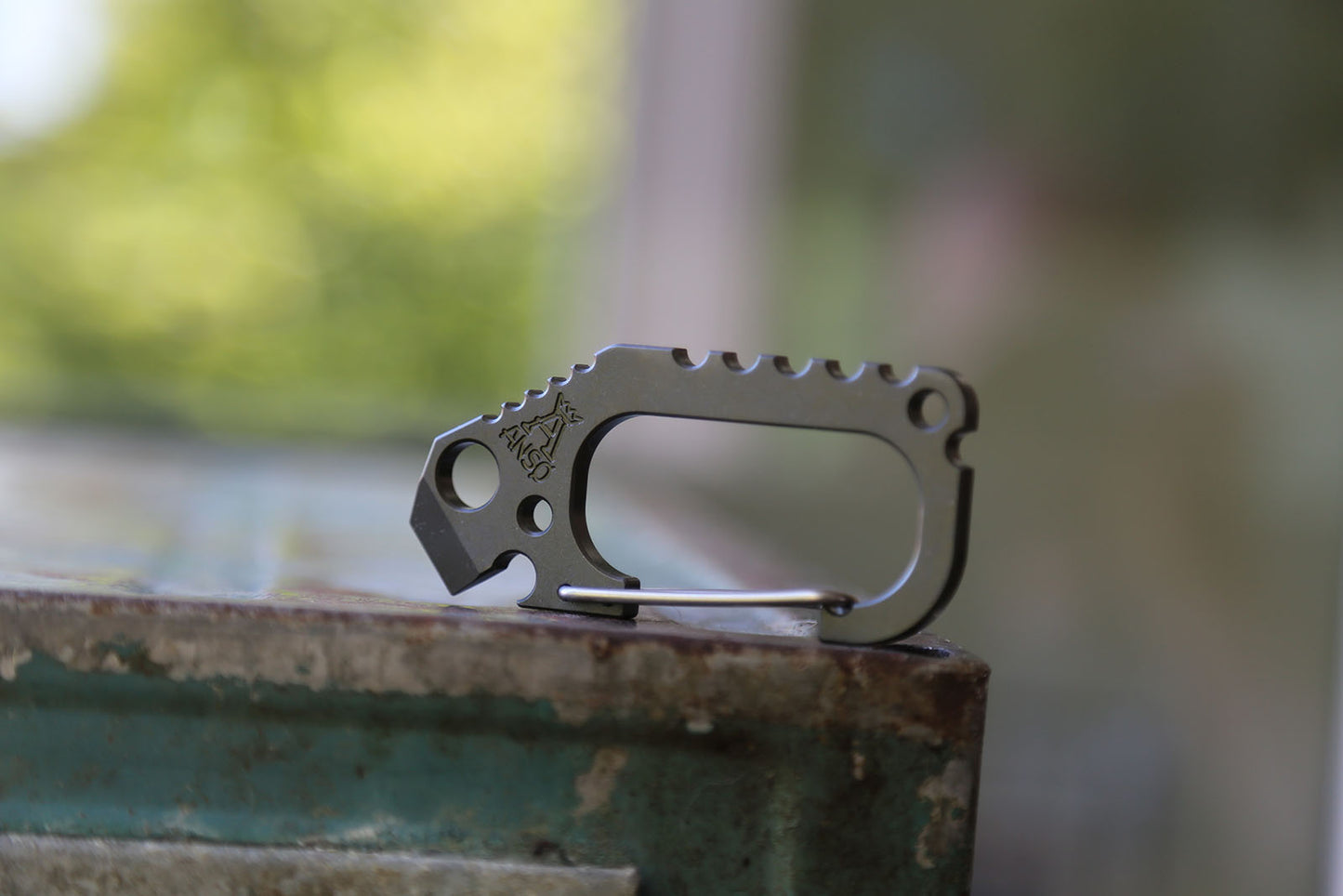 V3 Carabiner Zirconium