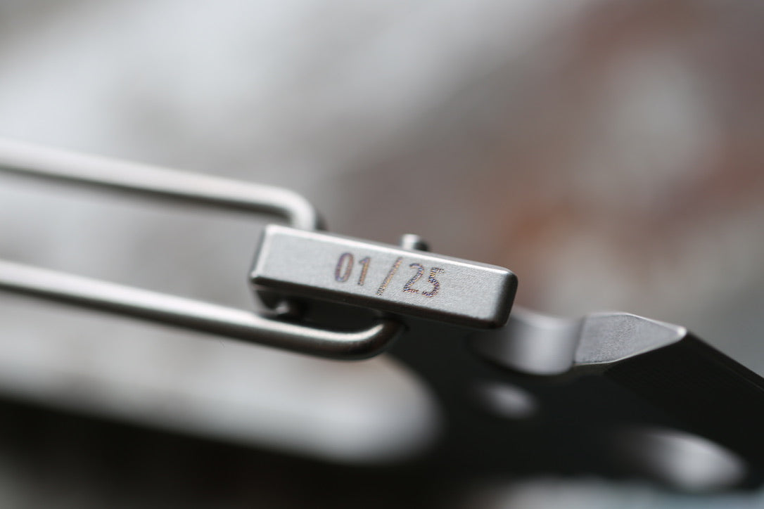 Carabiner V3 - Grey Titanium - 25 Years Limited Edition
