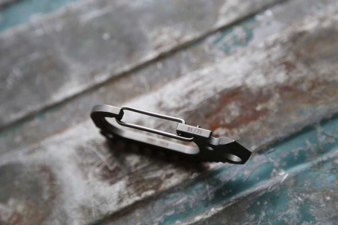 Carabiner V3 - Grey Titanium - 25 Years Limited Edition